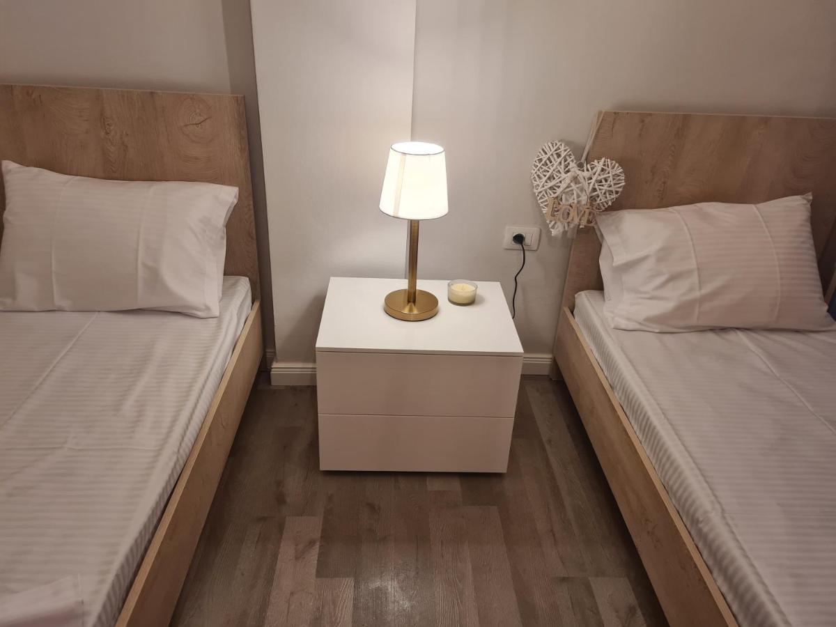 Old Beach Apartment Vlora Luaran gambar